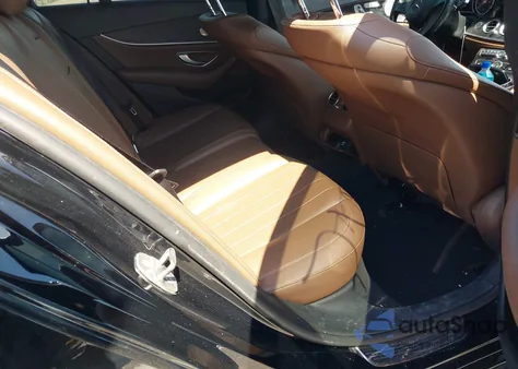 2017 Mercedes-Benz E 300 4Matic z USA, uszkodzony, nr VIN WDDZF4KB0HA096235